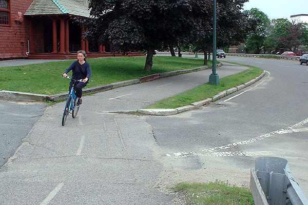 DSCF0089curb across path.jpg (33461 bytes)