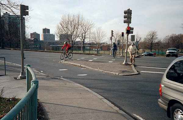 015_12A Across end of BU Bridge.jpg (32153 bytes)