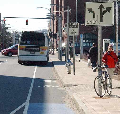 DSCF0093bus in bike lane.jpg (36138 bytes)