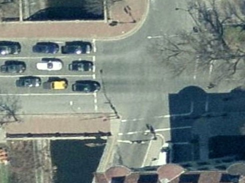 Intersection of Commonwealth Avenue and Charlesgate West before the additional of a bike lane (Microsoft Bing aerial view). Though there is an arrow indicating that the right lane is for through travel, it is unused, because it leads to a row of parked cars in the next block. It is a "musical chairs" lane. 