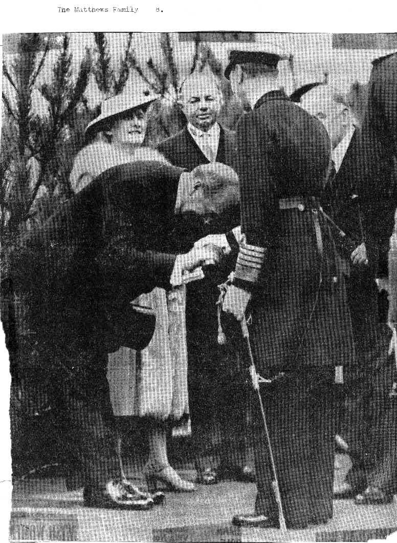 Bowing before the King.jpg (193333 bytes)