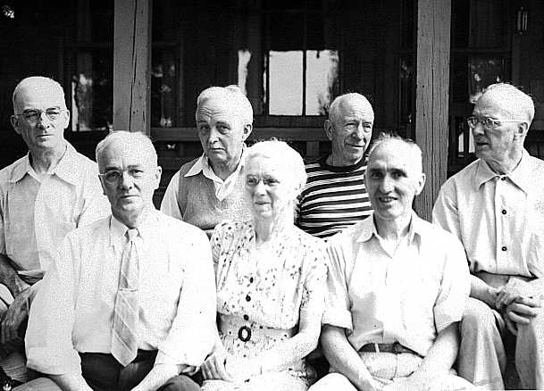 Six siblings and George Welch(100).jpg (38950 bytes)