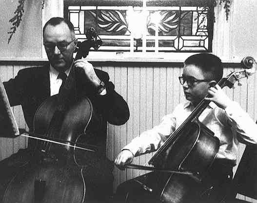 p23a Gordon and John Allen cello duo.jpg (22111 bytes)