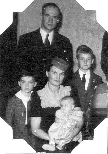 p28b Paul Stewart and family.jpg (49951 bytes)