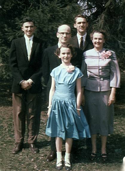 p29e Paul and family.jpg (44419 bytes)