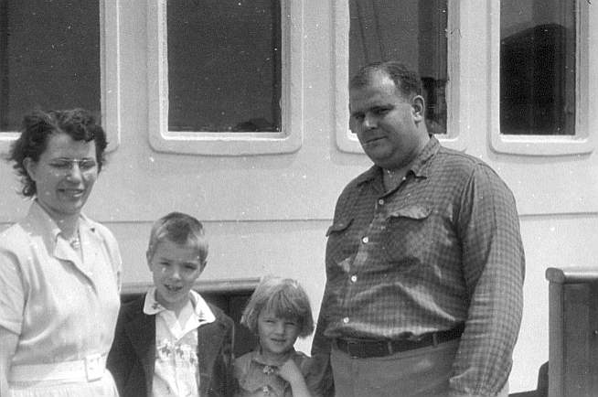 p44 Bob and family.jpg (35215 bytes)