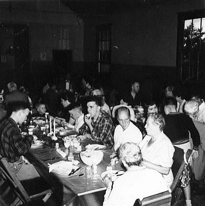 p52a Dinner.jpg (24790 bytes)